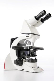 Leica DM3000 light microscope